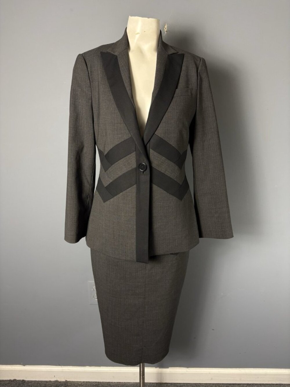 BCBG Max Azria Womens S/4 Gray & Black Skirt Suit Martine Blazer Jacket - Picture 2 of 10